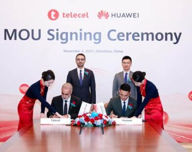 Business leaders from Telecel Group and Huawei signing the MOU in Shenzhen, China