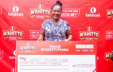 First weekly winner in Telecel M’ahitti Promo, Hannah Dampson receives her GH¢20,000 cash prize in Kumasi.