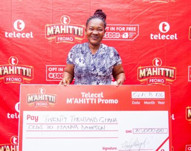First weekly winner in Telecel M’ahitti Promo, Hannah Dampson receives her GH¢20,000 cash prize in Kumasi.